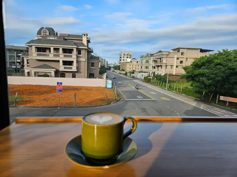 Walk In Cafe 窗外的街景
