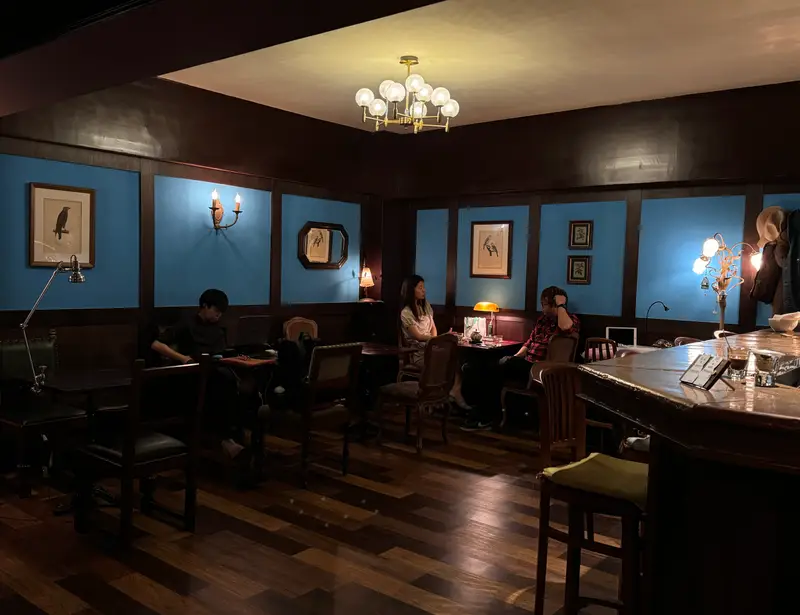 James House空間復古而大氣,是受歐風洗禮的老式日本咖啡館風格