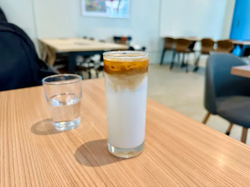 冰拿鐵咖啡的漸層