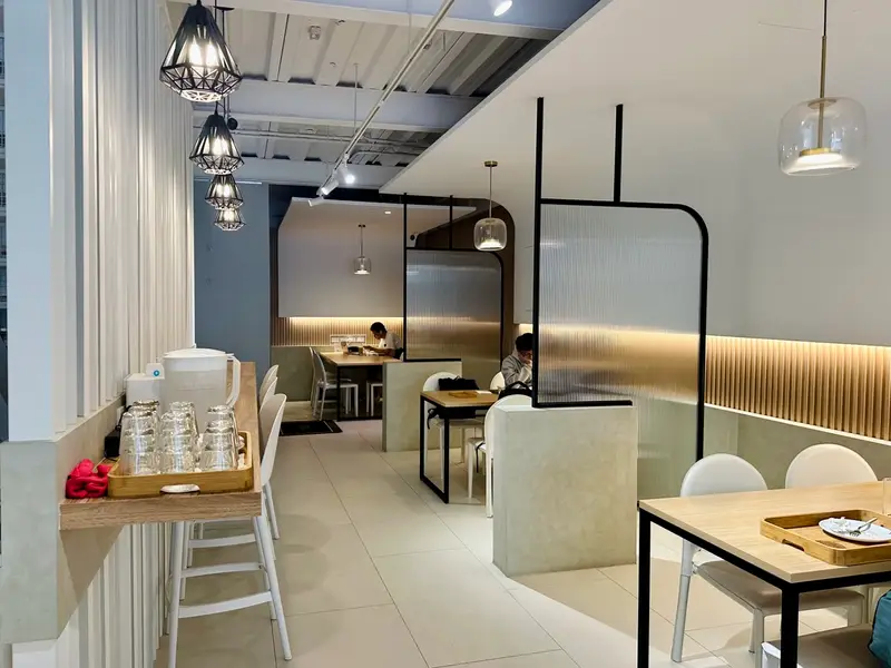 言文字Emoji Cafe & Bar二樓咖啡廳空間