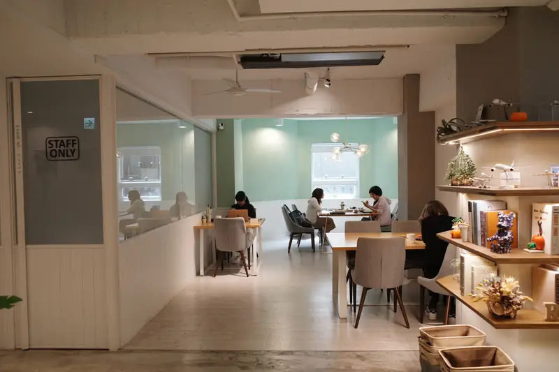 Cafe Raco 座位多且寬敞舒適