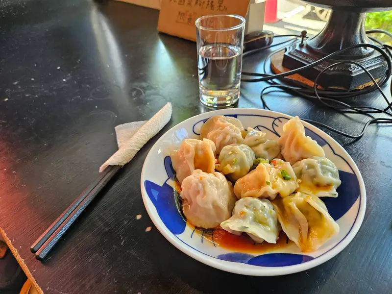 蔥花水餃很美味,加蔥加辣加點醋,酸味剛好
