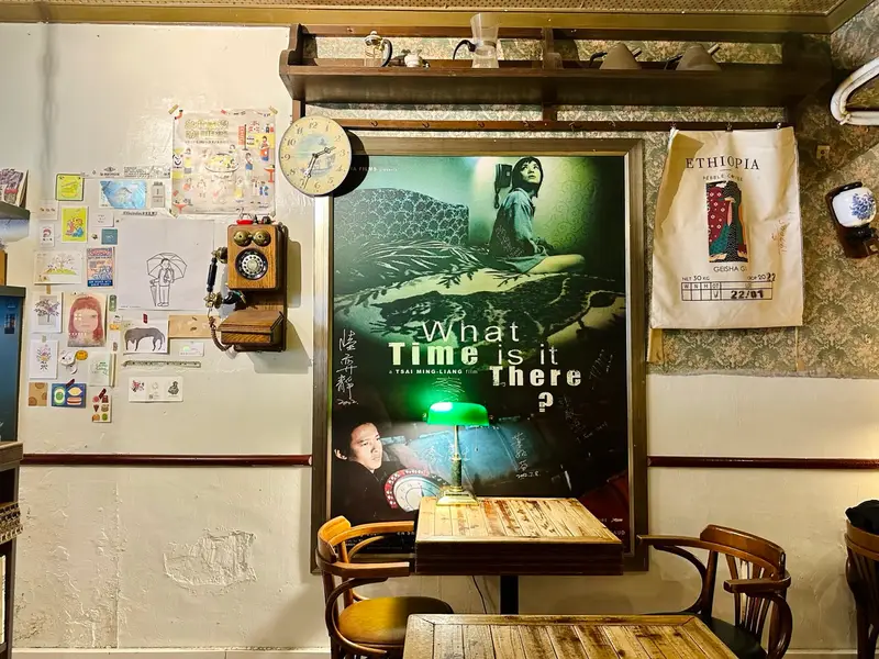 聞山咖啡店內空間擺設